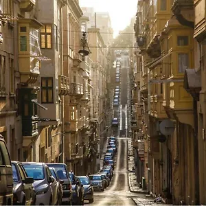 https://valletta-stylish-city-pad.hotelssaintjulians.com